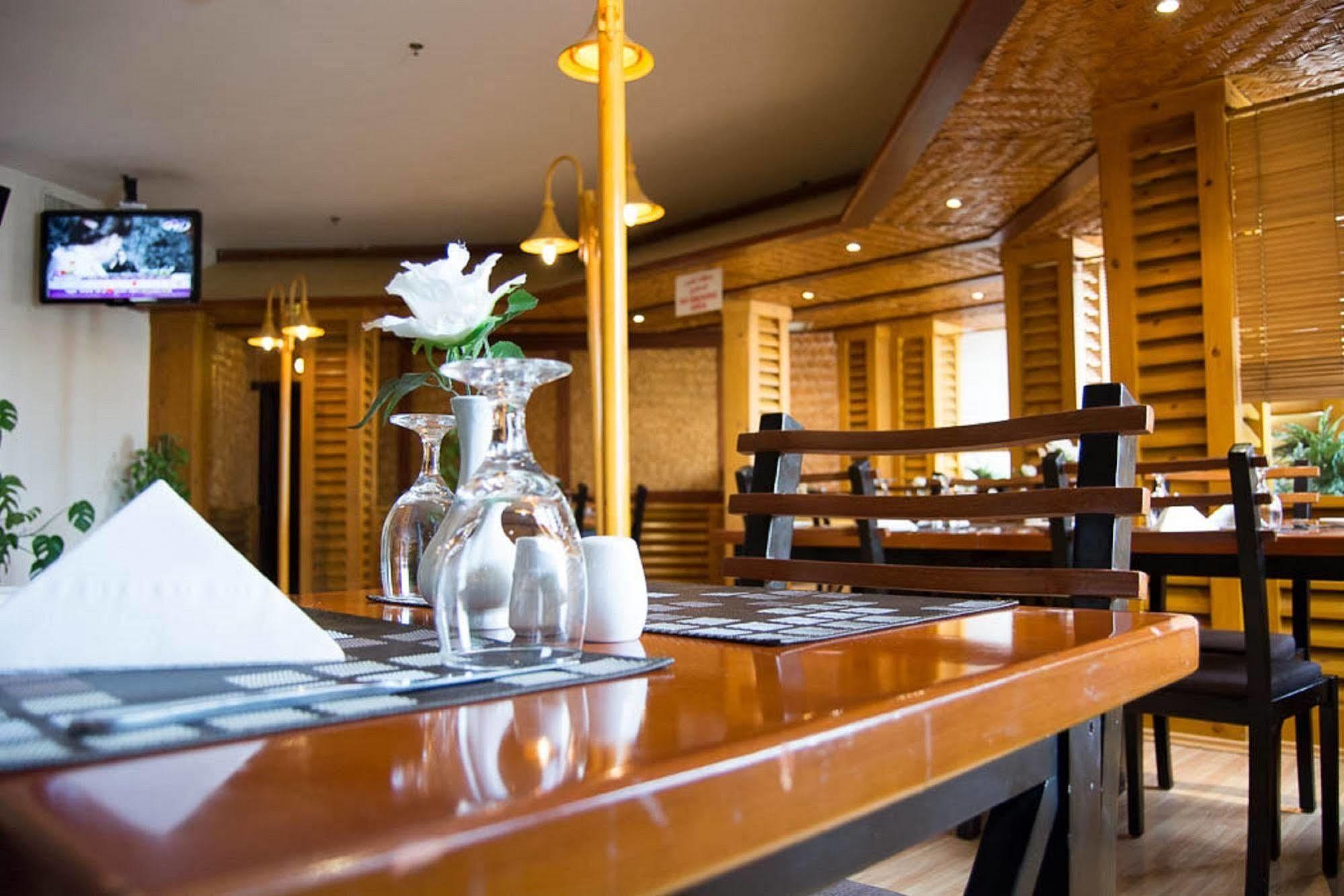 Happy Days Hotel Al Manamah Esterno foto