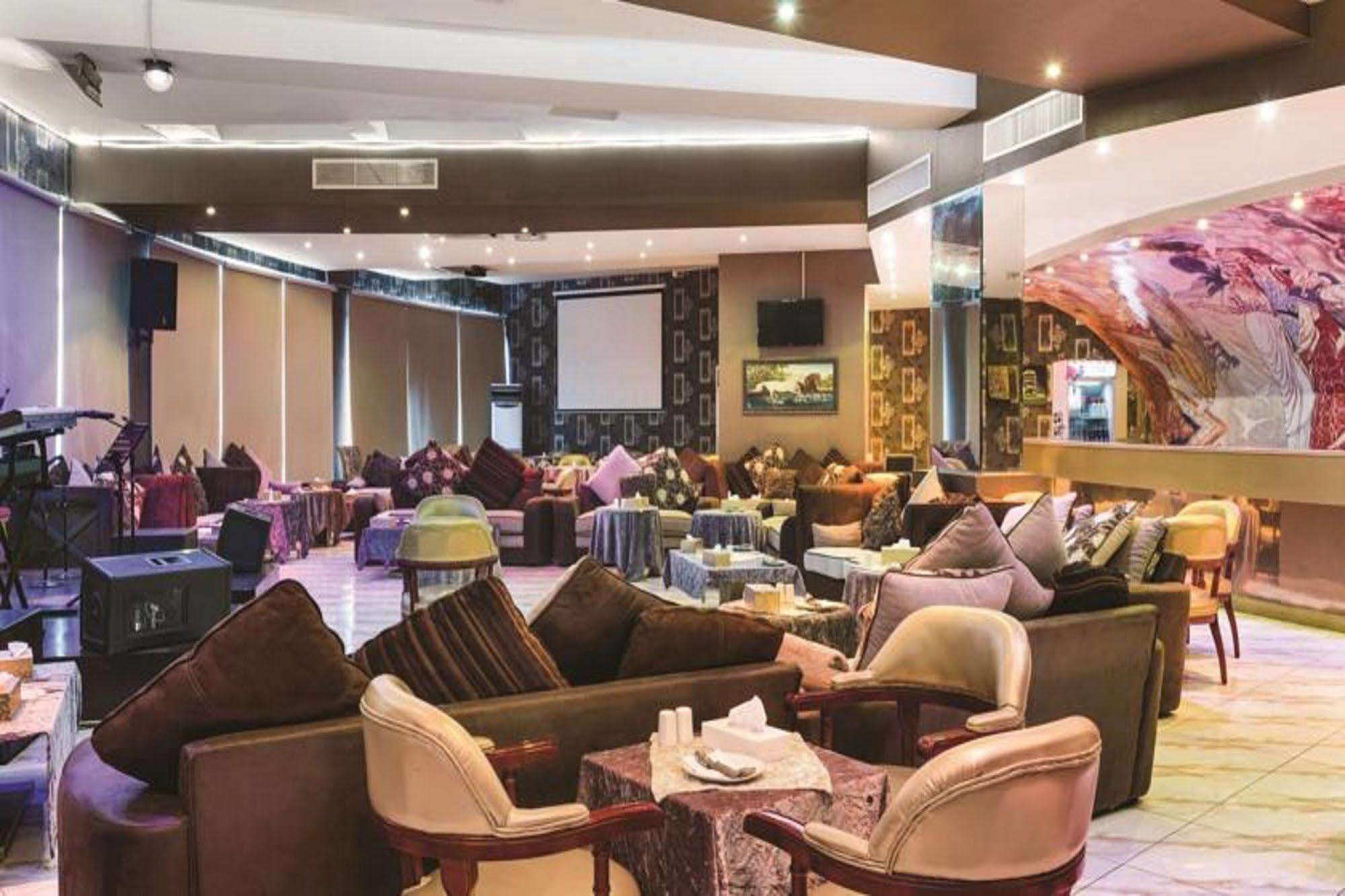 Happy Days Hotel Al Manamah Esterno foto