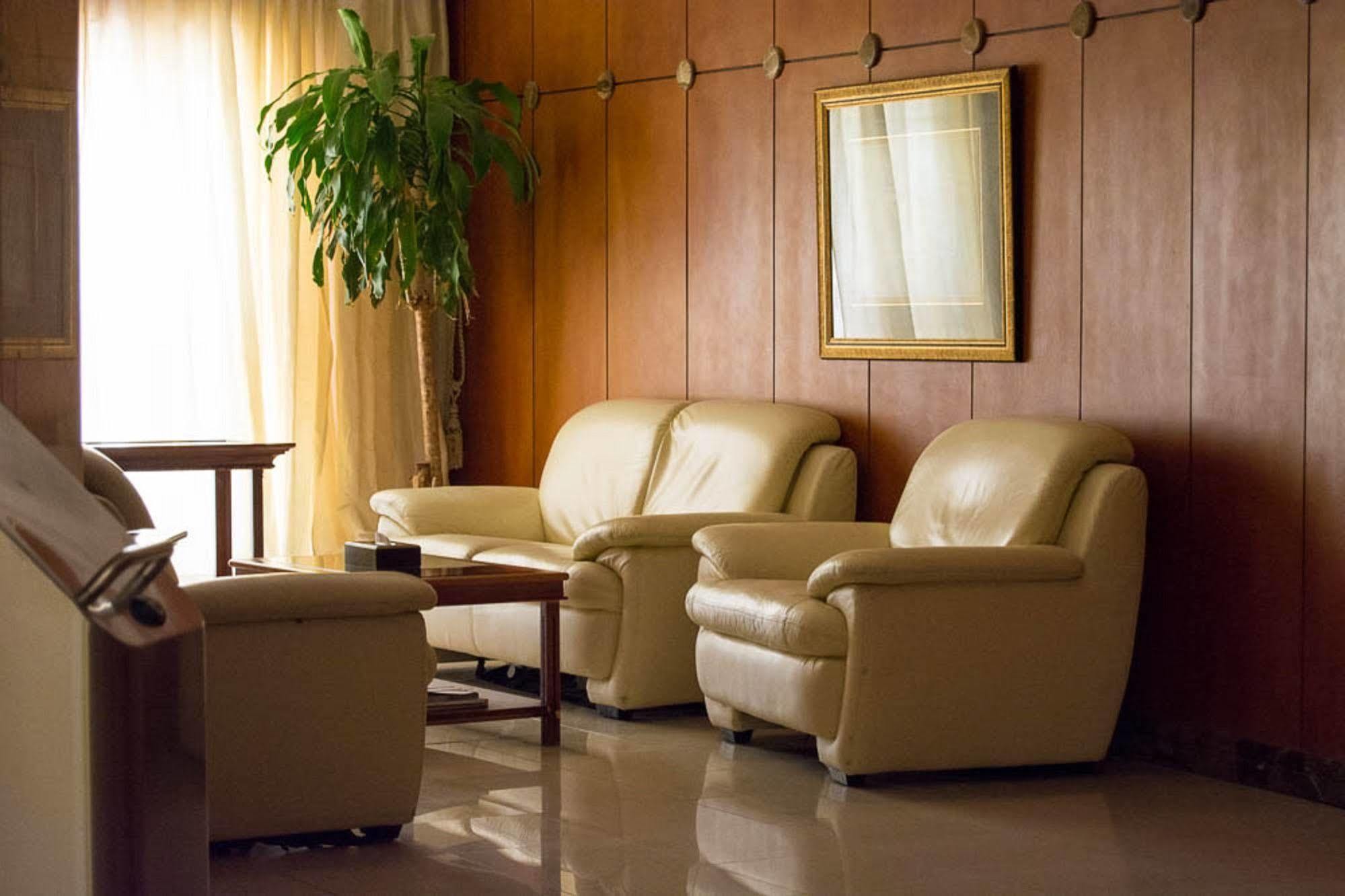 Happy Days Hotel Al Manamah Esterno foto