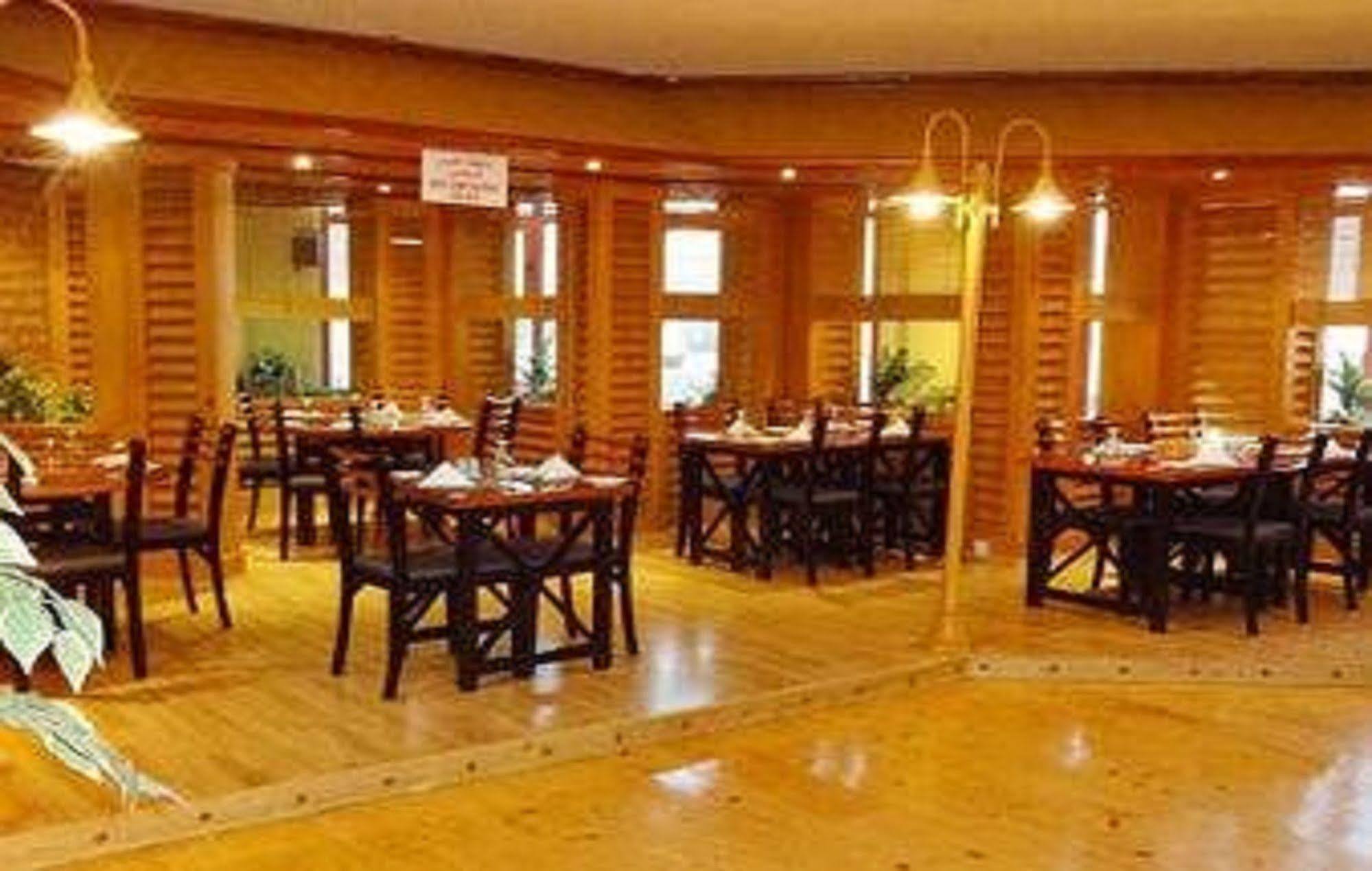Happy Days Hotel Al Manamah Esterno foto